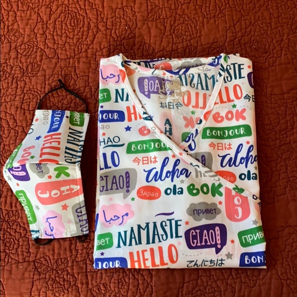 🩺Scrub top and face mask set!
